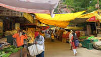 Mahatma Phule Mandai opens after lockdown in Pune 