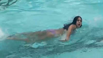 sara ali khan: Watch: Sara Ali Khan beats the heat in a pool ...