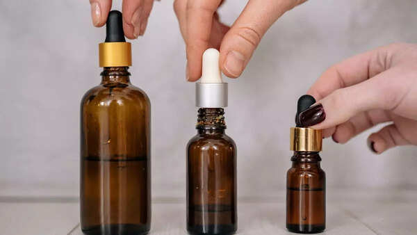 Vitamin C Serum vs Niacinamide Serum: Benefits, Differences, How to Choose & Best Picks