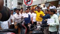 Mumbai: Residents protest against BMC's illegal parking rule 