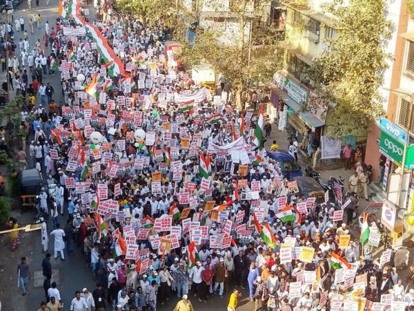 Police conduct flag marches, Maharashtra says won’t file case if stir called off