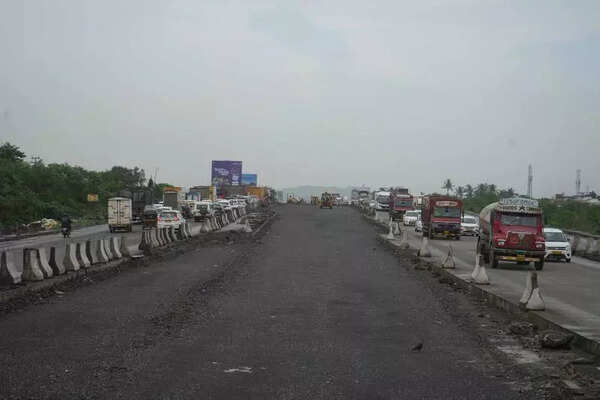 3 workers killed, 3 injured in hit-and-run on Samruddhi
