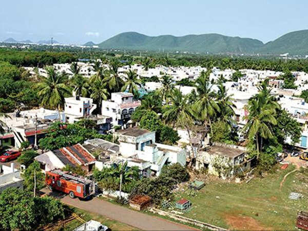 Visakhapatnam: Bazaars, streets empty out as leakage news spreads like wildfire