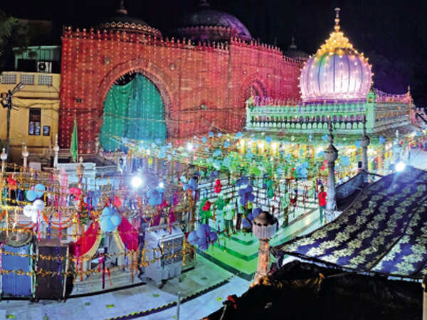 Delhi: Nizamuddin waiting for the crowds