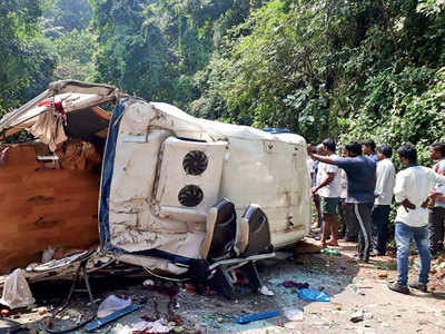 7 die as van falls in gorge in Andhra