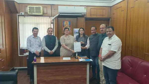 Nashik Inc urges mayor & civic chief to fast‑track white‑topping of roads in industrial estates
