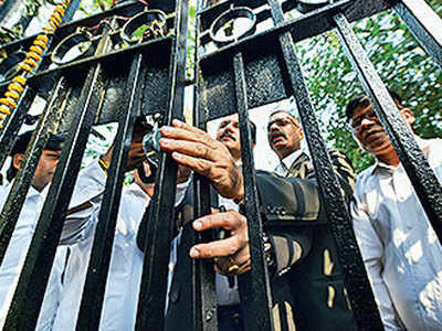 Delhi cops vs lawyers: No coercive action against lawyers, says HC