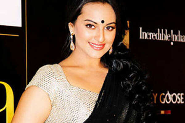 Sonakshi Sinha calls Manoj Kumar 'Big Daddy'
