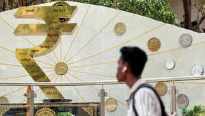 Stock market strength is now rupee&rsquo;s curse