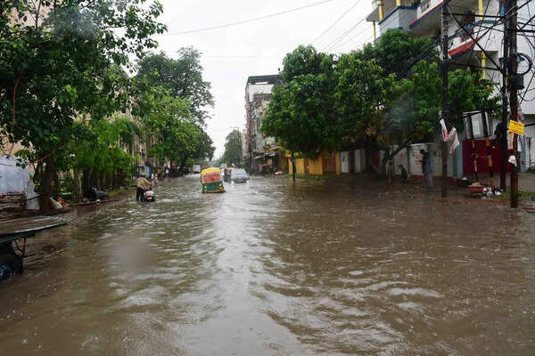 Pre-monsoon rain: BUIDCO deploys teams, machines to tackle Patna waterlogging
