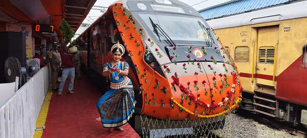 PM flags off two Odisha-passing Vande Bharat trains