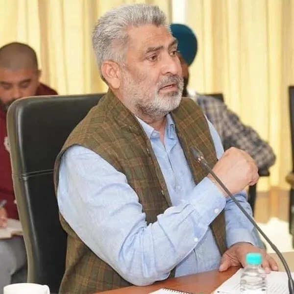 Minister blames Centre for ‘glut-like’ situation in mandis