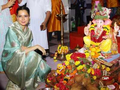 Kangana visits  Andhericha Raja; see pics