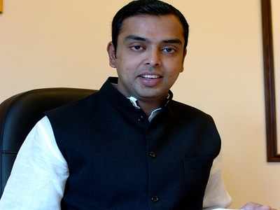 Milind Deora asks residents not to pay property tax till Sena-BJP fulfil promise of total exemption