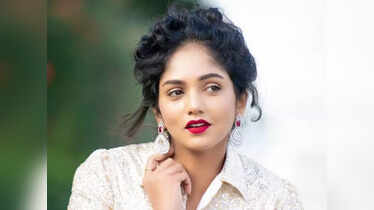 From Chaitra Vasudevan's bold graphic liners to Ashita ...