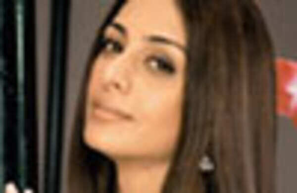 Tabu refuses to play Adhyayan's mom