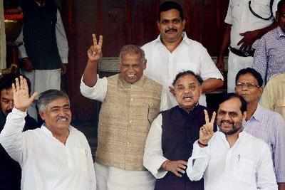 Former Bihar Chief Minister Jitan Ram Manjhi quits NDA, to join RJD-Congress Mahagathbandhan