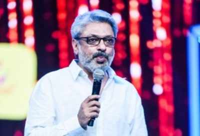 Sanjay Leela Bhansali attacked on sets of Padmavati: outraged B-Town stands united in his support