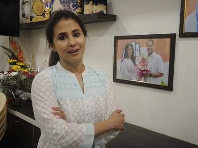 'My husband hasn't spoken to parents in 22 days': Urmila Matondkar hits out at Centre over restrictions in Jammu and Kashmir
