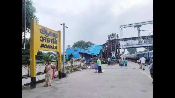 Local want another entrance at Avadi railway station