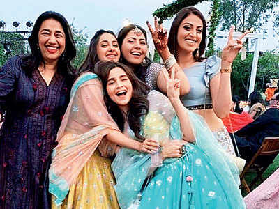 Alia Bhatt air dashes to Delhi to attend bestie's wedding