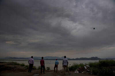 Cyclone Vayu intensifies; heavy rains expected in Mumbai tomorrow