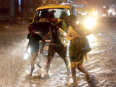 Mumbai Rains: Heavy rain due this weekend; Pre-monsoon showers bring traffic snarls, water logging and flight diversions