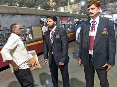 Mumbai News: TC notches over ₹2 crores fine from ticketless travellers for  Central Railway