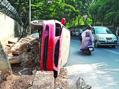 Tow to tango: Traffic police get busy clearing city of abandoned vehicles