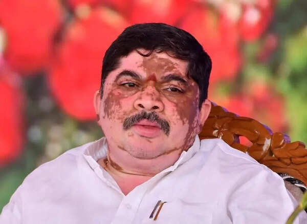 Rein in leaders making anti-bifurcation remarks, Ponnam urges Naidu
