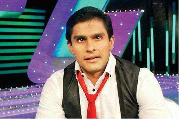Rahul  Bhatt pops wrong pills, falls sick