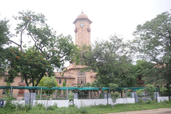 Ahmedabad: Gujarat University nudges staff to carpool, cut fuel use