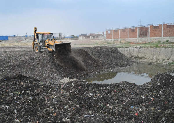 Gaushala land ‘turned into dumping ground’: Dayal Farms locals flag health risks