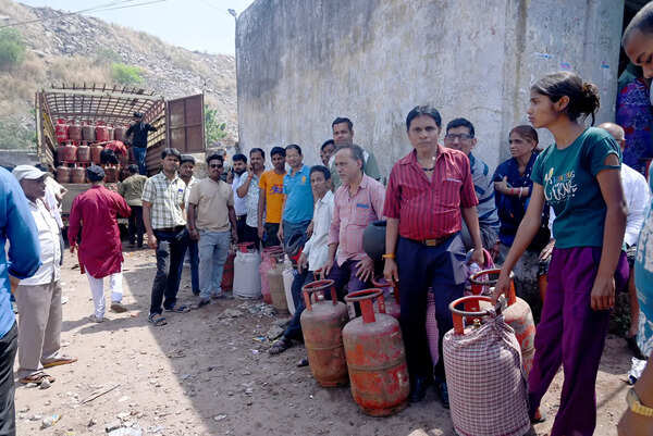 LPG helpline flooded with distress calls amid supply constraint in Gurgaon