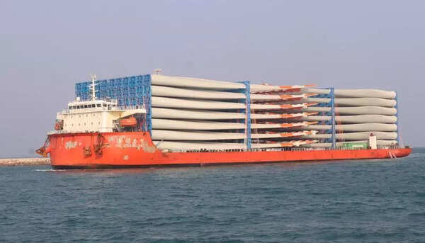 VOC Port handles 147 windmill blades in single vessel