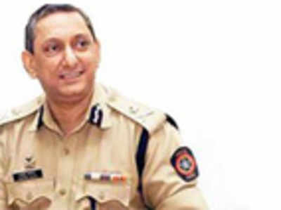 Top cop comes to B' town's aid