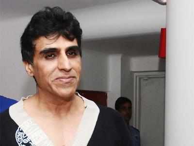 On denial mode, Karim Morani tells cops: No relationship with other than wife