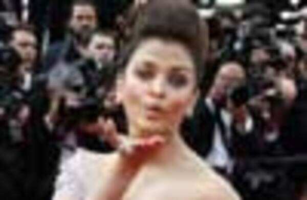 Deepika's sari vs Ash's gown at Cannes