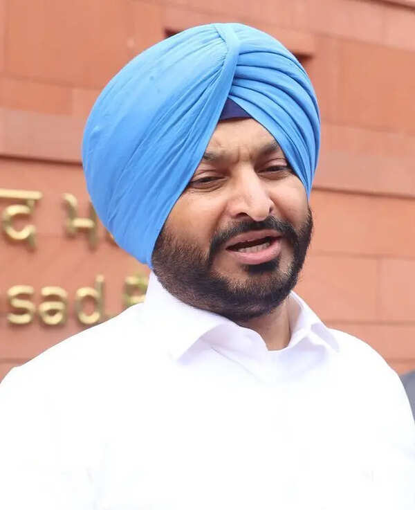 Will stay put up in Bathinda, will report to MHA upon any rigging: Bittu