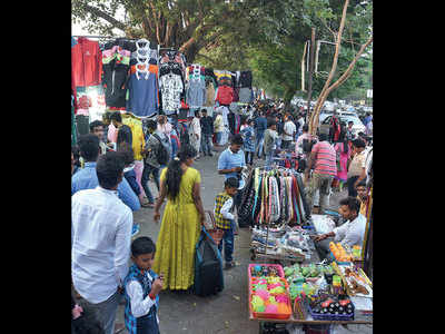 Fashion Street stall owners get notices for encroachment
