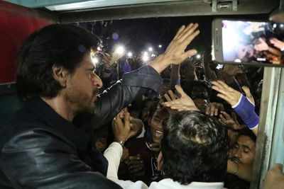 Raees promotion takes an ugly turn as man dies trying to see Shah Rukh Khan in Vadodara