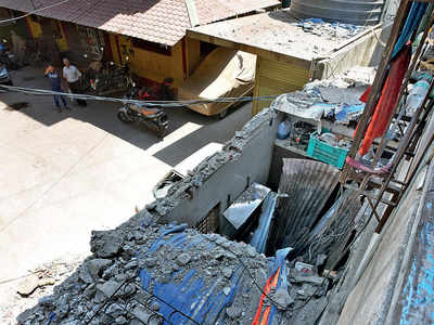 Residents vacate homes after canopy collapses