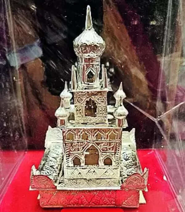 Chandi ki Zarih: The replicas of Imam Hussain mausoleum