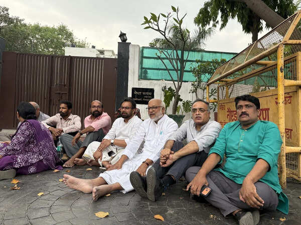 Opposition delegations press for release of workers jailed in Noida protests