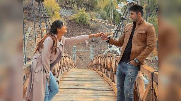 ​Varun Sood wishes girlfriend Divya Agarwal on her birthday and celebrate one year of togetherness; shares a romantic post