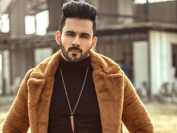 #GoodBye2020! 'Student Of The Year 2' fame Abhishek Bajaj: This year made us realise that all we have is family