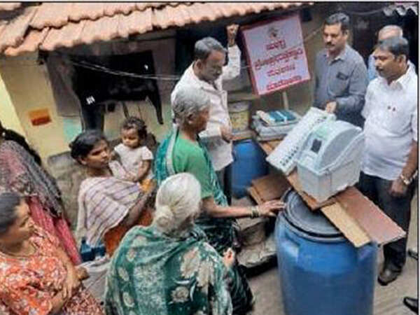 Slum-dwellers give EVMs, VVPAT the thumbs-up