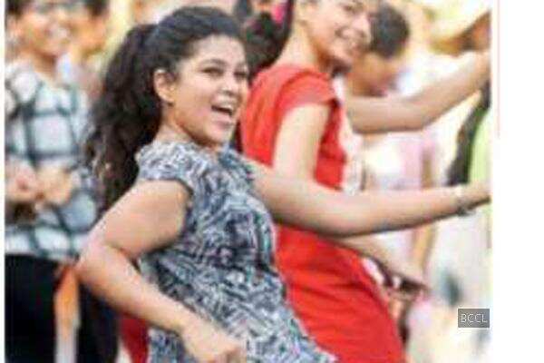 People flaunt their dance moves on Sufi numbers at CP's Raahigiri in Delhi