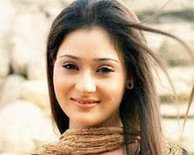 TV actress Sara Khan injured in road mishap