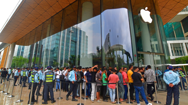 Apple now delivered to your doorstep in 10 mins. No, not the fruit
